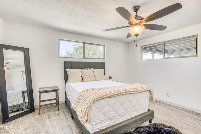 bedroom featuring ceiling fan and a textured ceiling