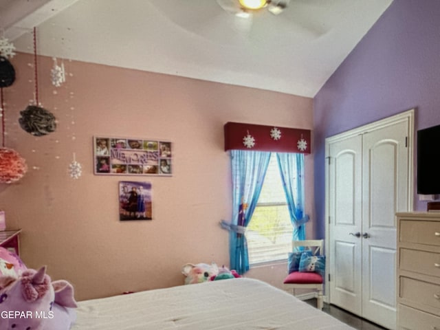 bedroom with ceiling fan, a closet, and vaulted ceiling