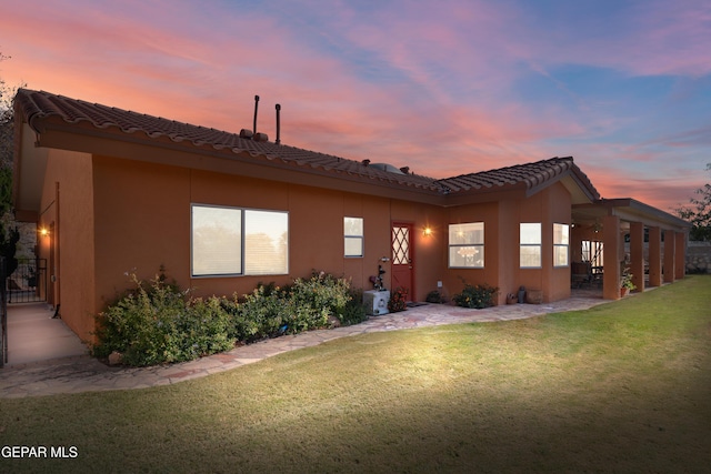 view of front of house featuring a yard