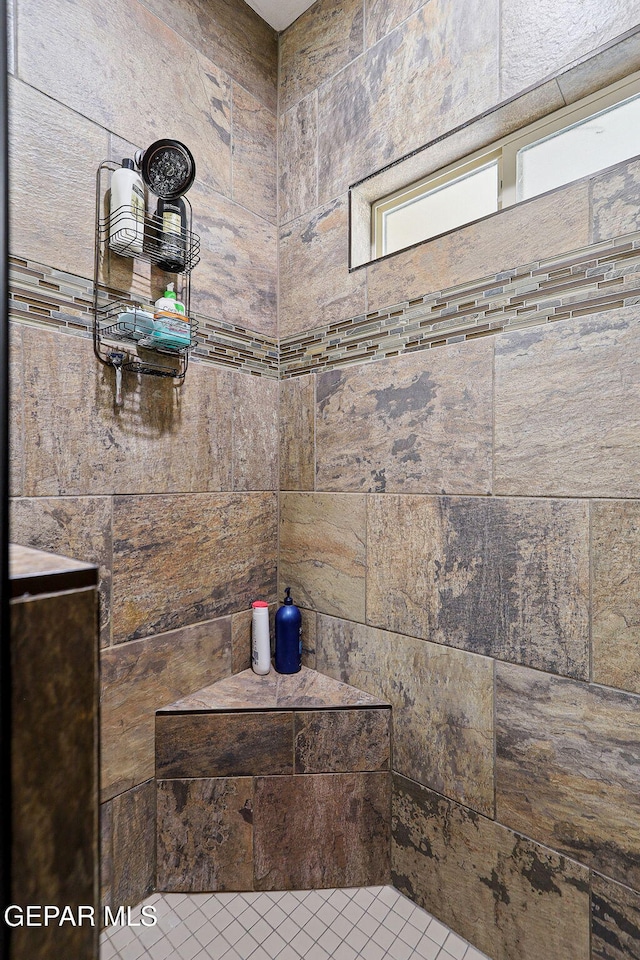 bathroom featuring a tile shower