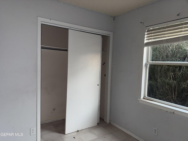 unfurnished bedroom featuring a closet