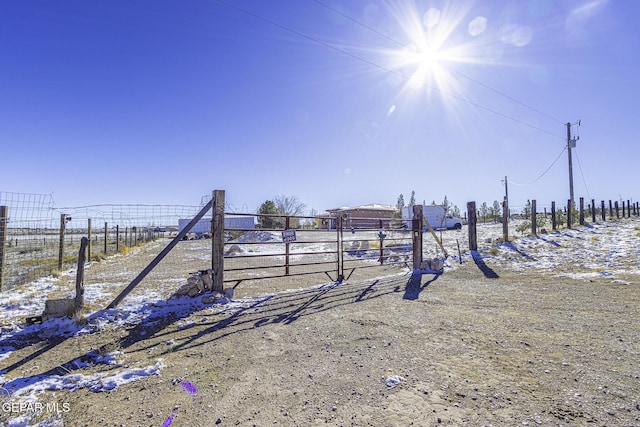 view of yard featuring a rural view