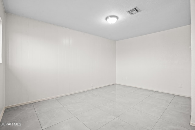 spare room featuring a textured ceiling and visible vents