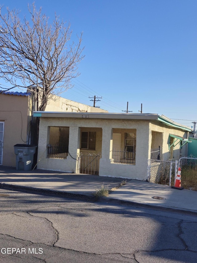 view of front of property