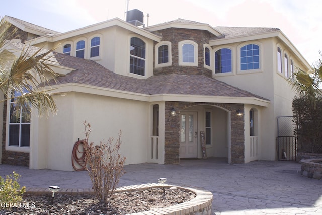 view of front facade featuring a patio