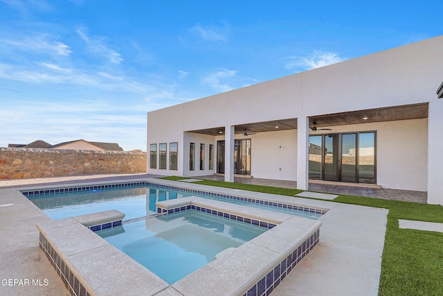 view of swimming pool featuring an in ground hot tub and ceiling fan