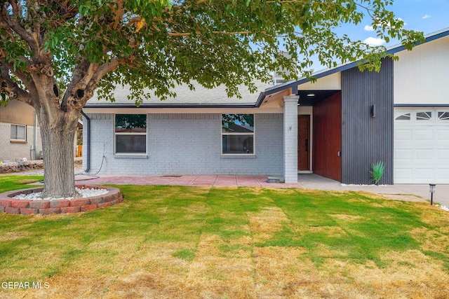 ranch-style home with a front lawn and a garage