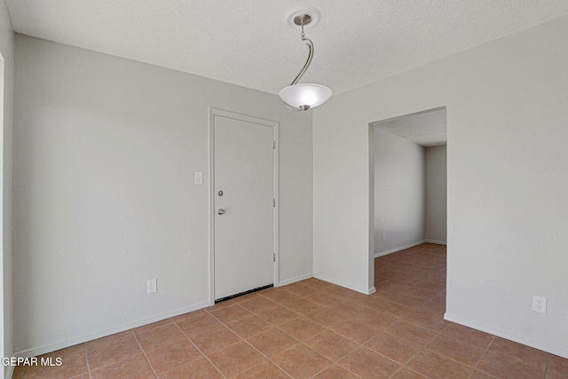 spare room featuring a textured ceiling