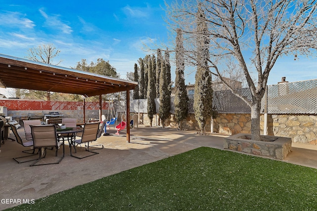 view of yard featuring a patio