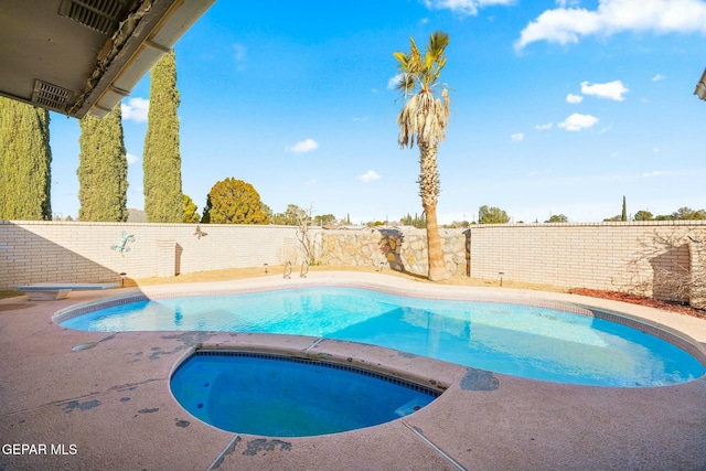 view of swimming pool