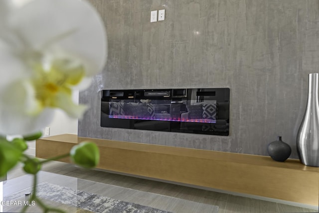 12869 Kingsbury Ave, Horizon City, TX 79928 - detailed view of a glass covered fireplace and baseboards