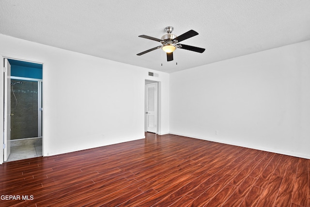 empty room featuring ceiling fan and a textured ceiling