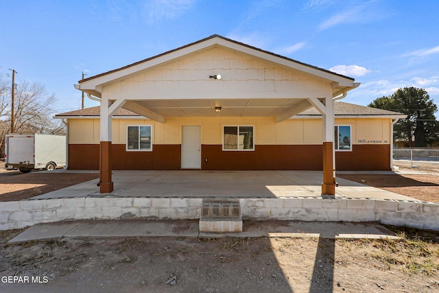 view of front of property featuring a patio area