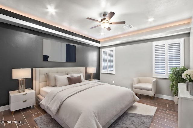 bedroom with ceiling fan