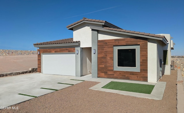 view of front facade with a garage