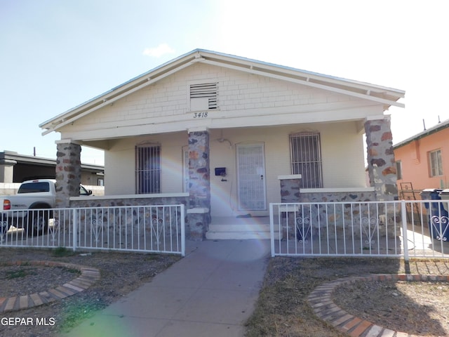 view of front of property featuring a porch