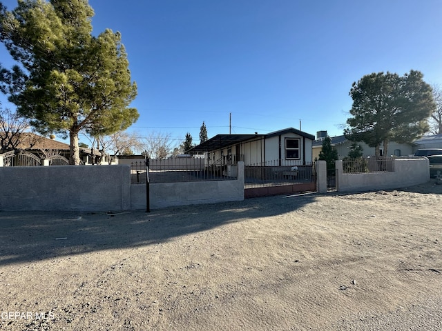 view of front of property