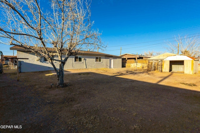 ranch-style home with an outdoor structure and fence