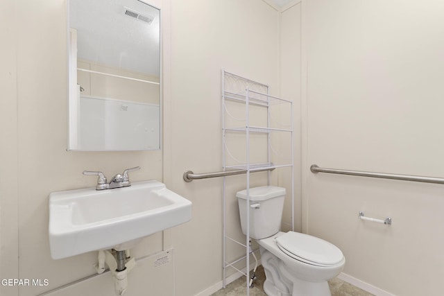 bathroom featuring toilet and sink