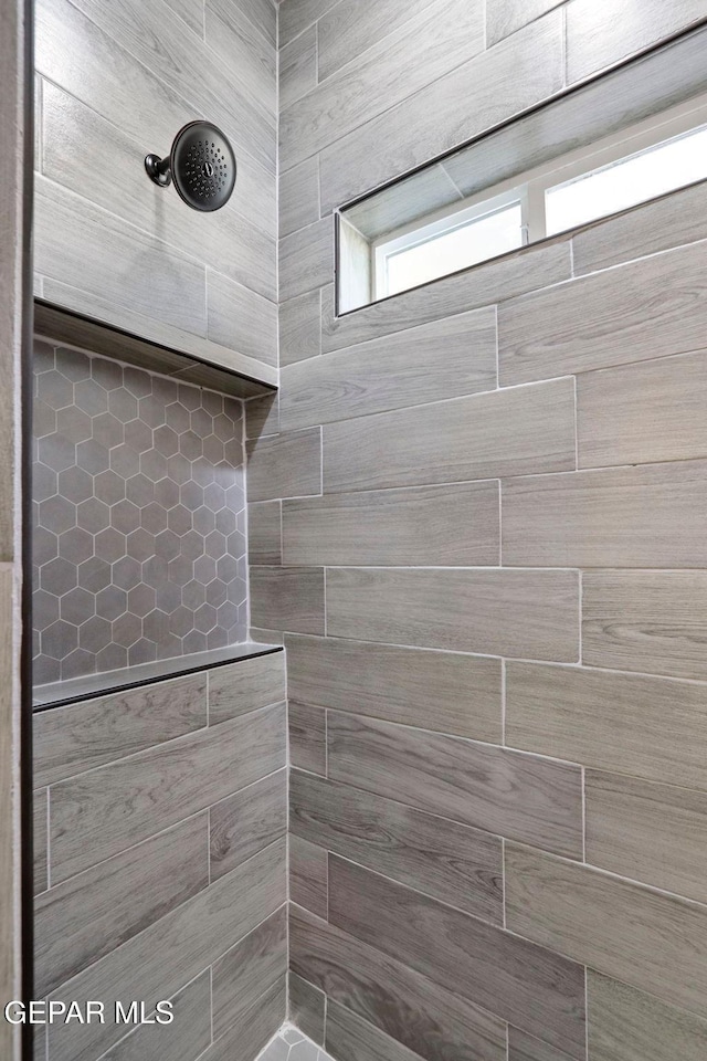 bathroom featuring tiled shower