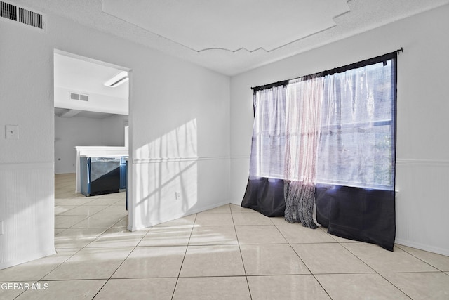 spare room with light tile patterned floors