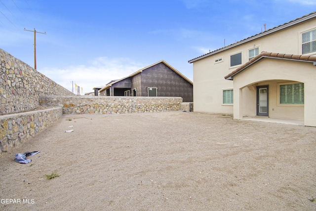 view of yard featuring a patio