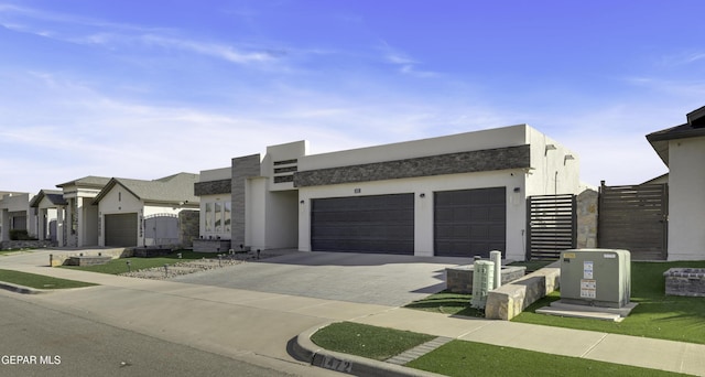 view of front facade featuring a garage