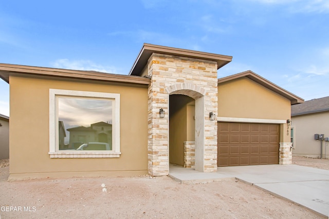 view of front facade with a garage