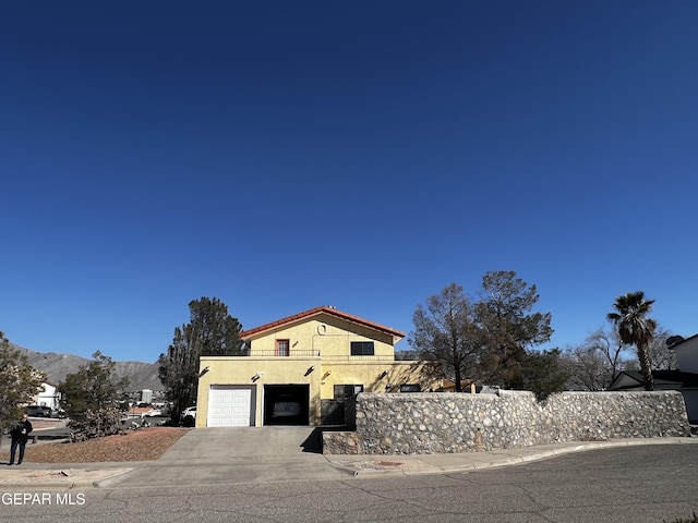 view of front of property with a mountain view