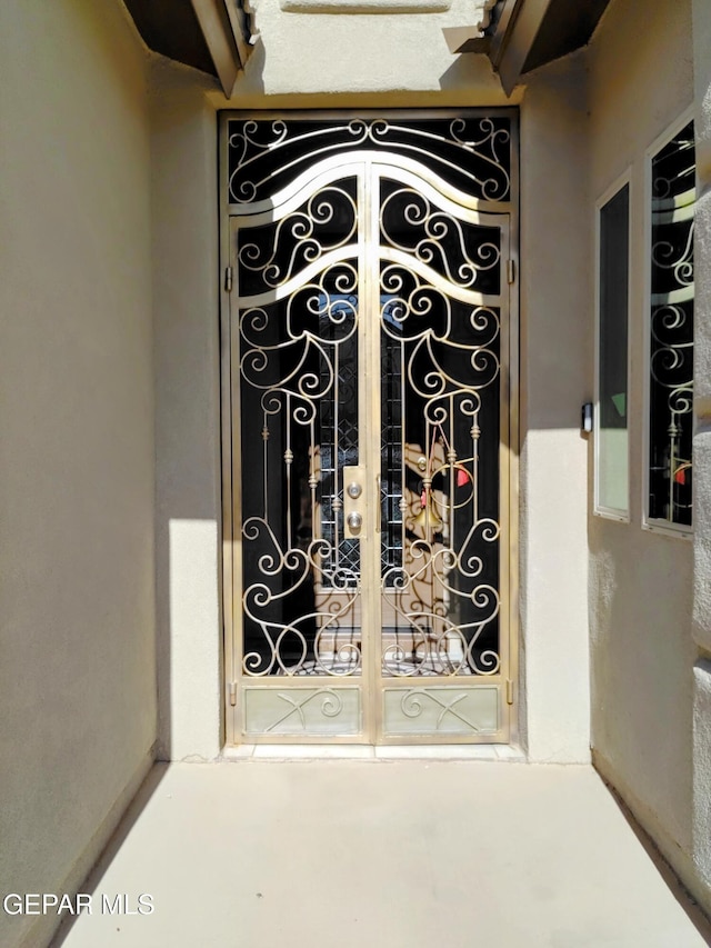 entrance to property featuring stucco siding