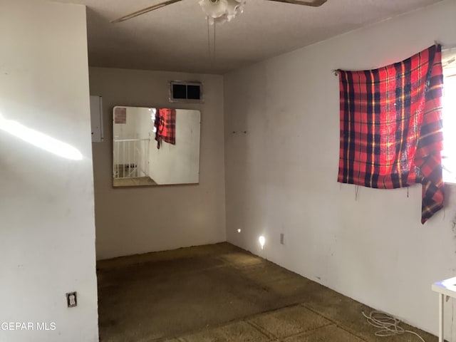 empty room featuring ceiling fan