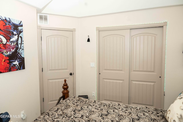 bedroom with a closet