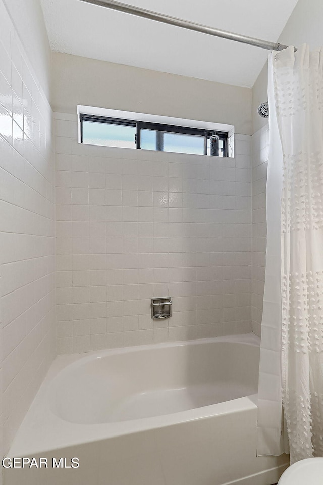 bathroom featuring shower / tub combo