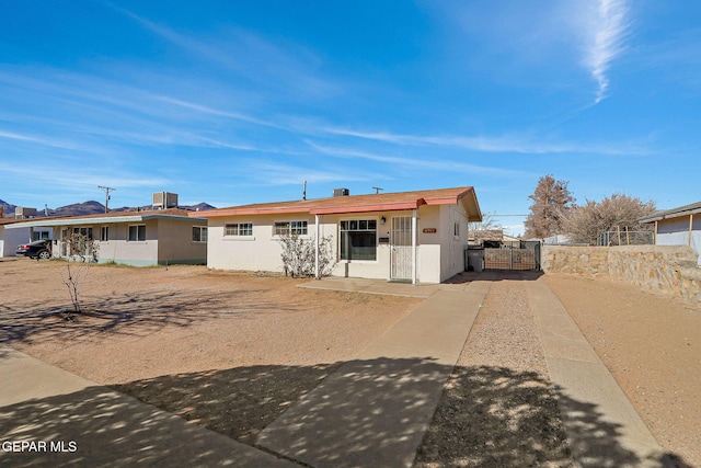 view of front of property