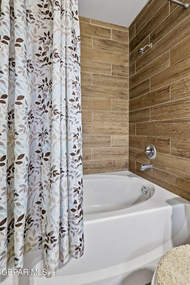 bathroom with shower / tub combo with curtain