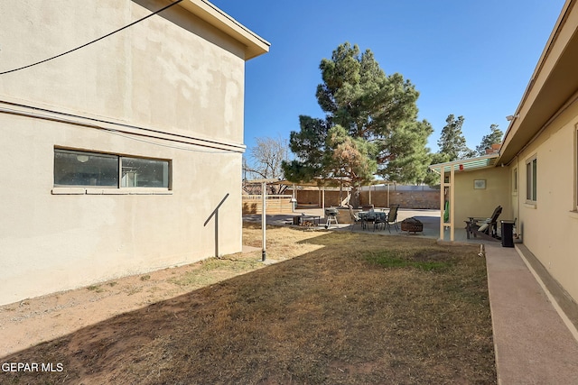 view of yard featuring a patio area