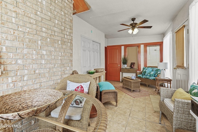 sunroom with ceiling fan