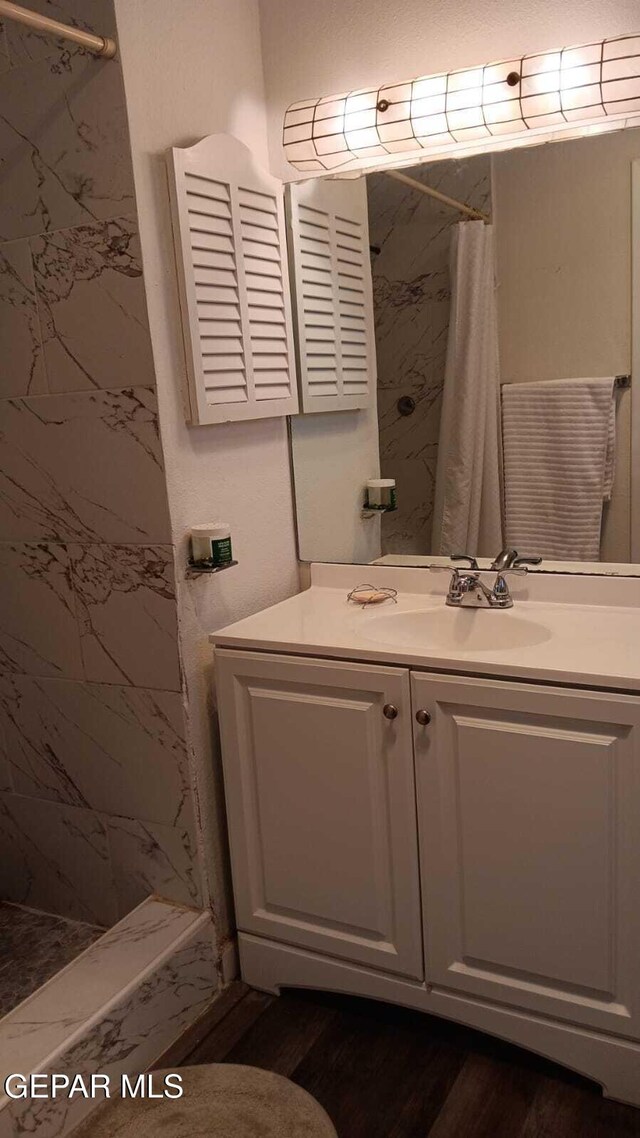 8808 Cosmos Ave, El Paso, TX 79925 - full bathroom featuring vanity, a shower with curtain, and wood finished floors