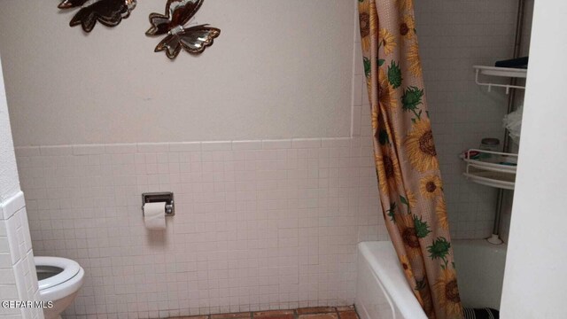 8808 Cosmos Ave, El Paso, TX 79925 - bathroom with tile walls, toilet, and shower / tub combo