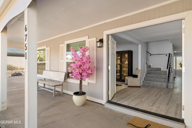 entrance to property featuring a porch