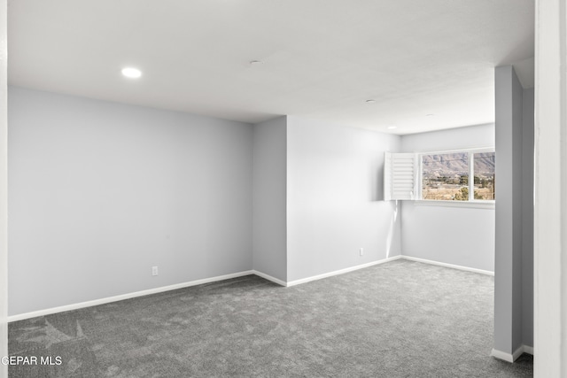 unfurnished room with carpet