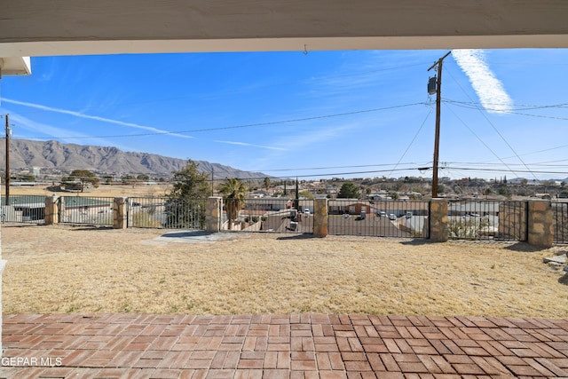 view of yard with a mountain view