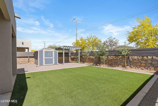 view of yard featuring a shed and a pergola