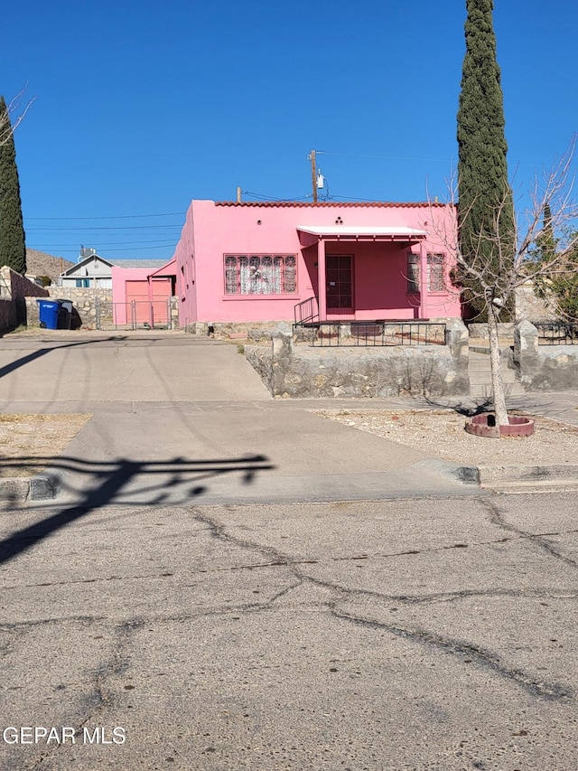 view of front of property