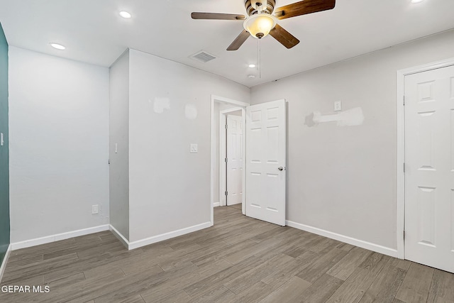 unfurnished room with wood-type flooring and ceiling fan