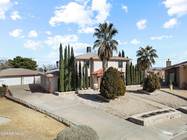 view of front facade with a garage