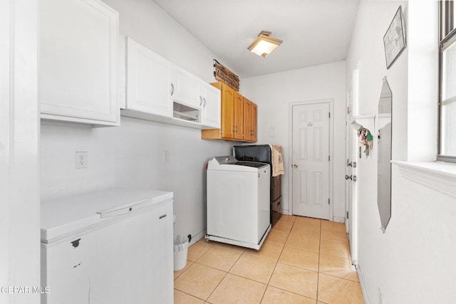 laundry room with washer / clothes dryer and light tile patterned floors