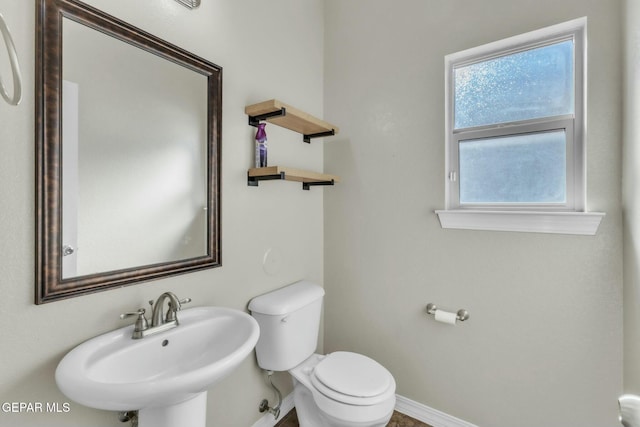 bathroom featuring toilet and sink