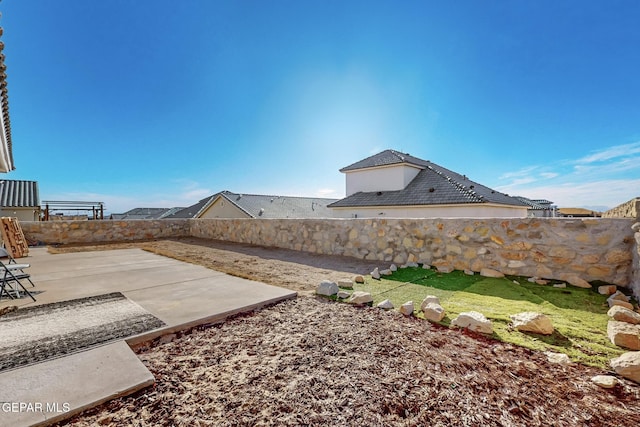 view of yard with a patio area