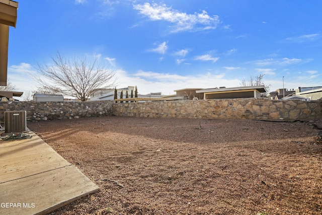 view of yard featuring central AC unit